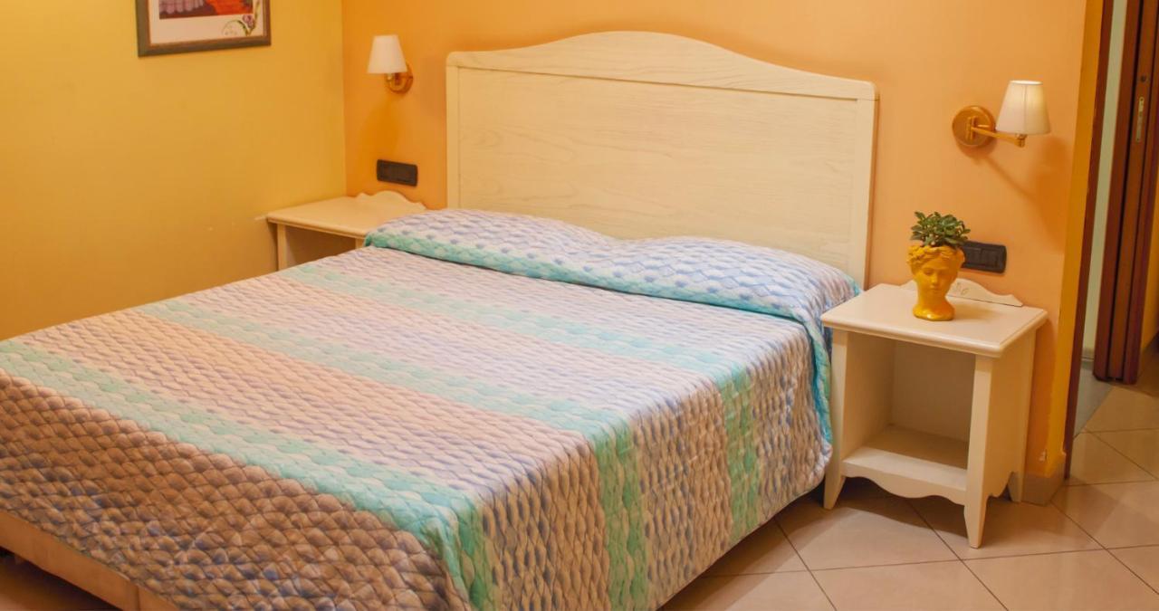 נאפולי Hotel Serena מראה חיצוני תמונה